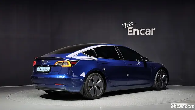 Main__Slider__Photo:Model 3 Tesla 2021.2-1