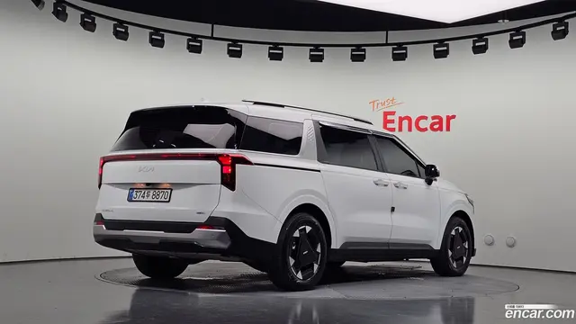 Main__Slider__Photo:Canival Kia 2025.9-1