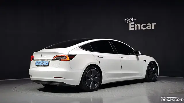 Main__Slider__Photo:Model 3 Tesla 2021.2-1