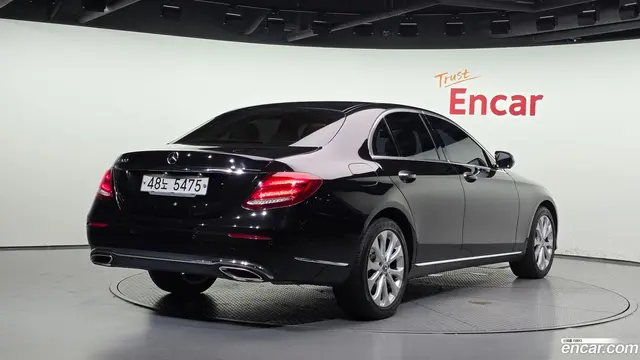 Main__Slider__Photo:E-Class Mercedes-Benz 2018.0-1