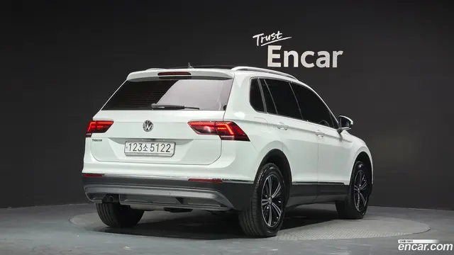 Main__Slider__Photo:Tiguan Volkswagen 2019.10-1