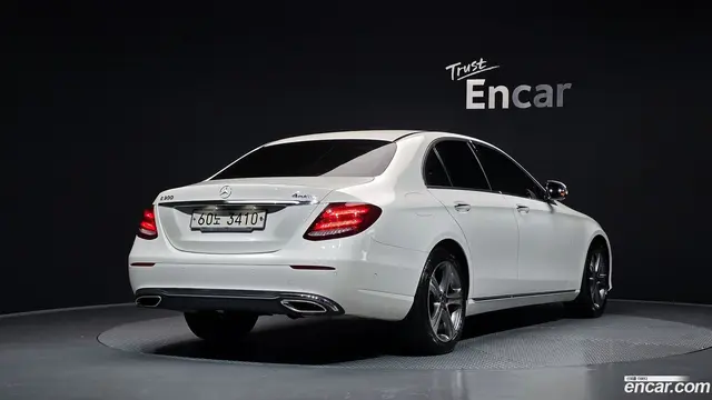 Main__Slider__Photo:E-Class Mercedes-Benz 2017.11-1