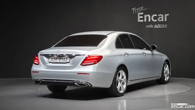 Main__Slider__Photo:E-Class Mercedes-Benz 2018.2-1