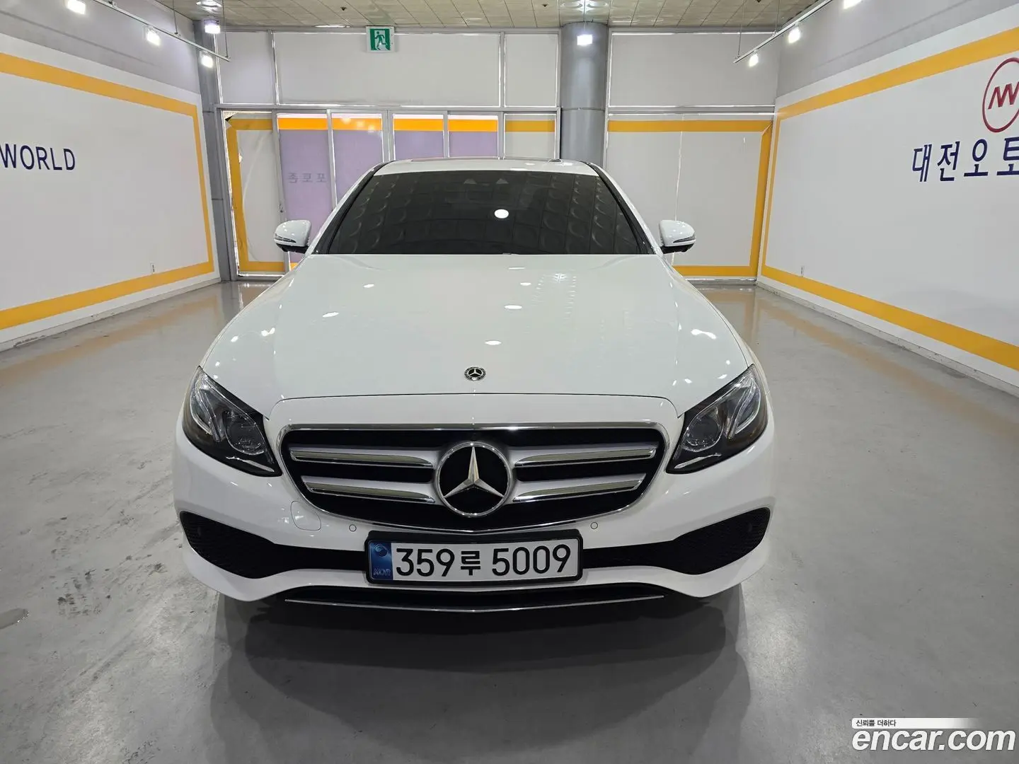 Main__Slider__Photo:E-Class Mercedes-Benz 2017.10-1