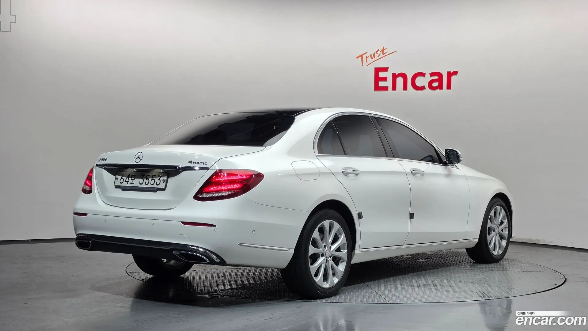 Main__Slider__Photo:E-Class Mercedes-Benz 2017.3-1