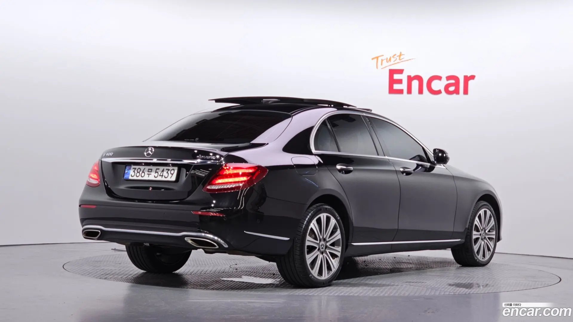Main__Slider__Photo:E-Class Mercedes-Benz 2017.7-1