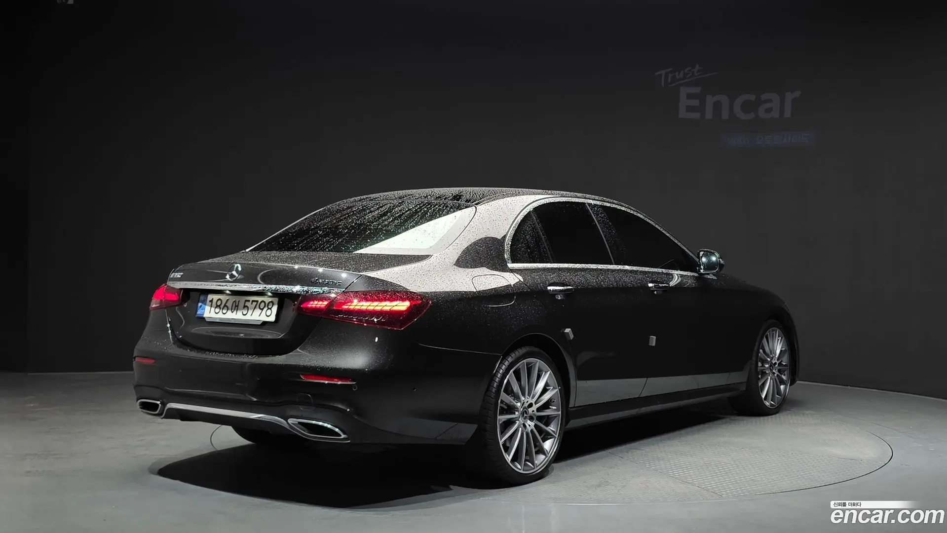 Main__Slider__Photo:E-Class Mercedes-Benz 2021.8-1