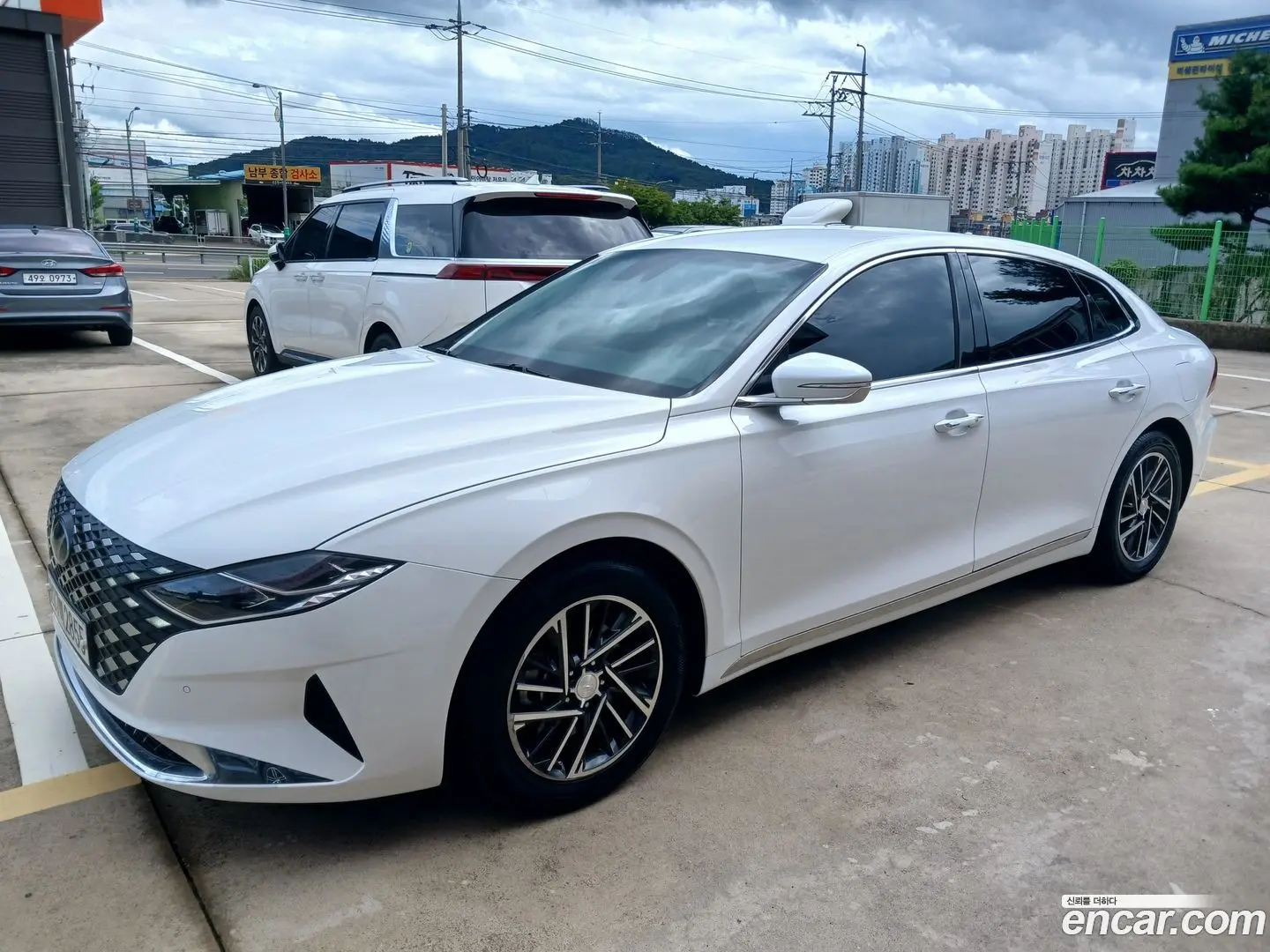 Main__Slider__Photo:Grandeur Hyundai 2022.7-1