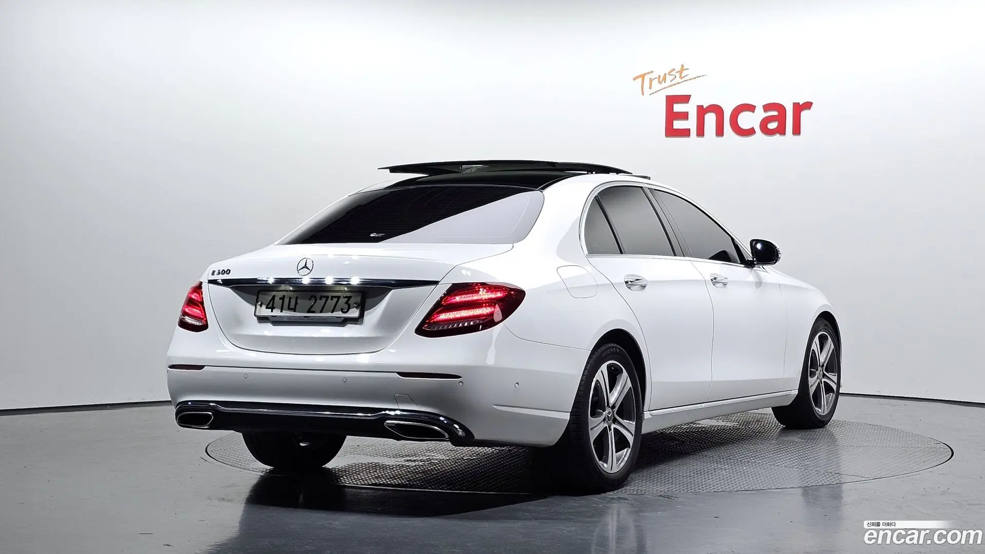 Main__Slider__Photo:E-Class Mercedes-Benz 2019.7-1