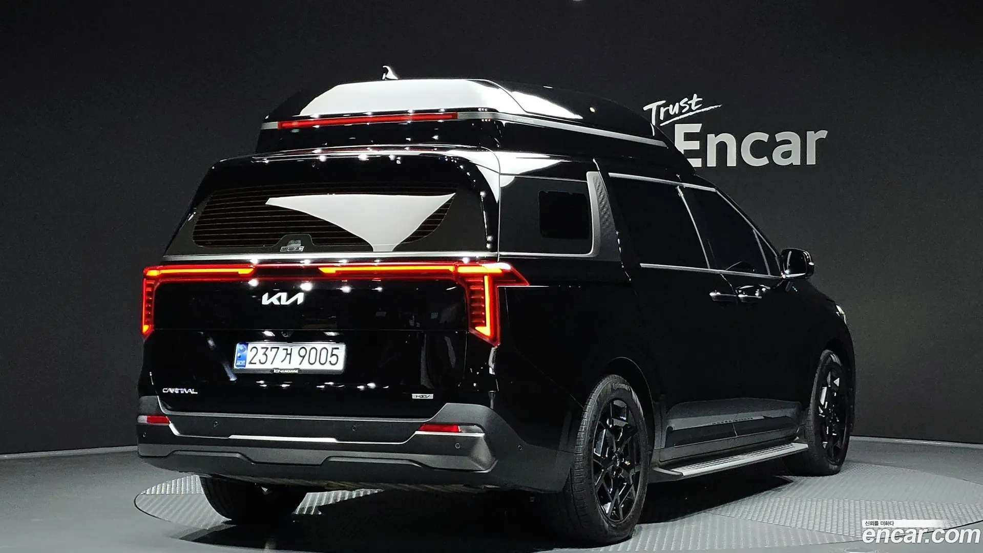 Main__Slider__Photo:Canival Kia 2024.9-1