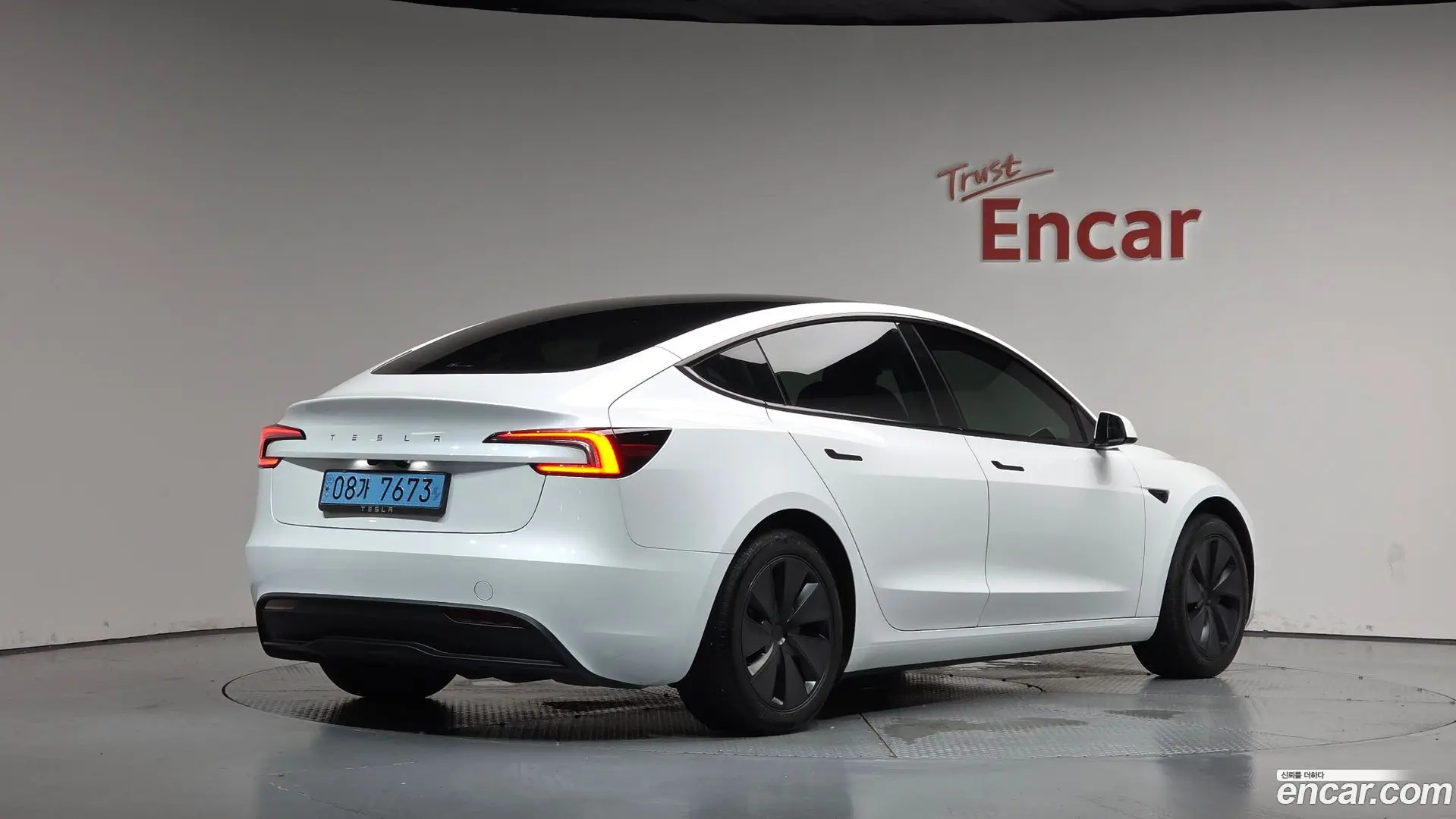 Main__Slider__Photo:Model 3 Tesla 2024.4-1