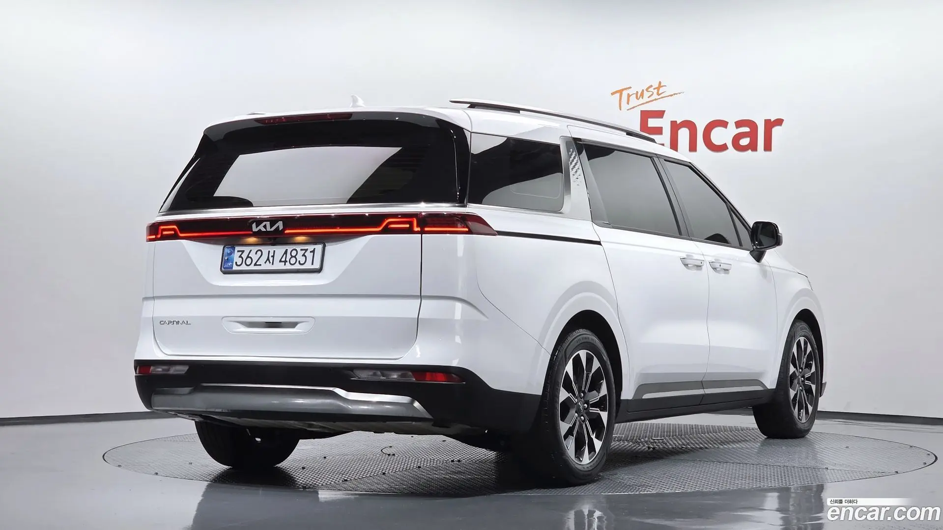Main__Slider__Photo:Canival Kia 2023.9-1