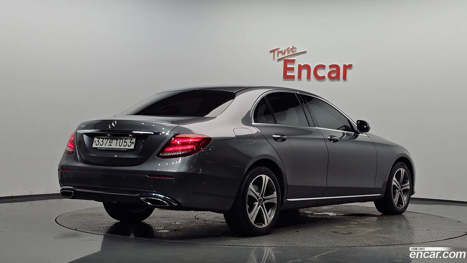 Main__Slider__Photo:E-Class Mercedes-Benz 2019.9-1