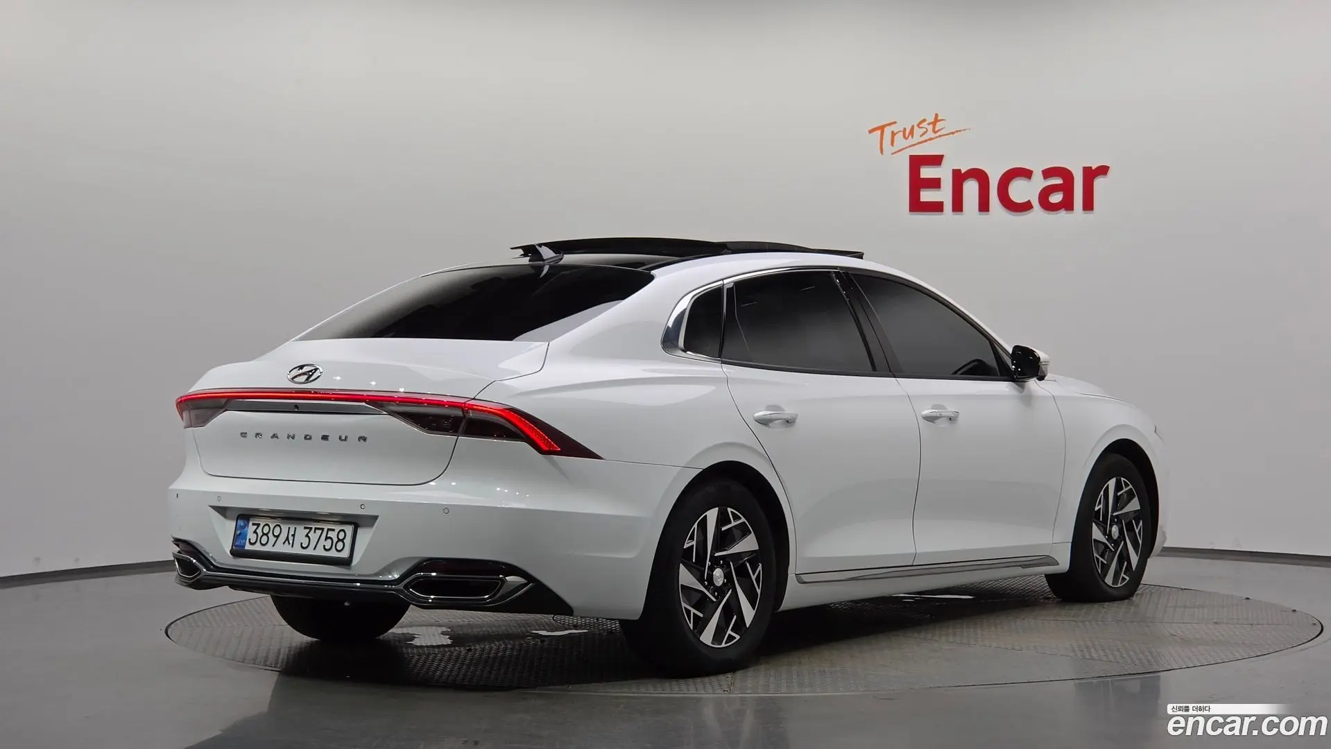 Main__Slider__Photo:Grandeur Hyundai 2022.8-1