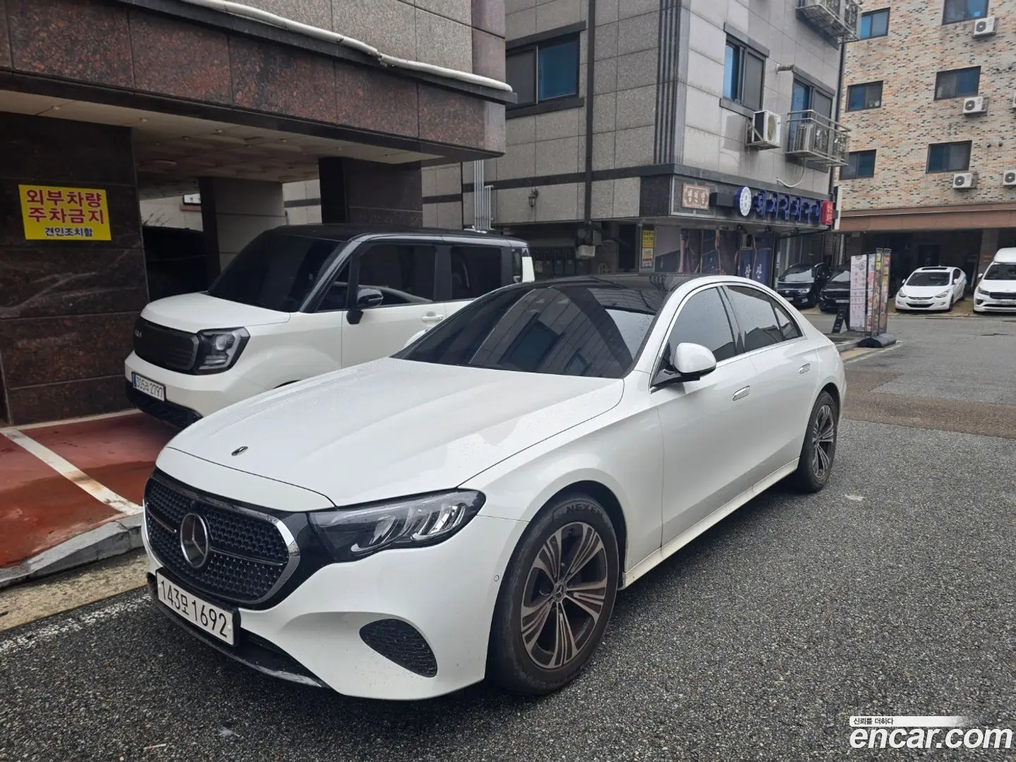 Main__Slider__Photo:E-Class Mercedes-Benz 2024.8-1