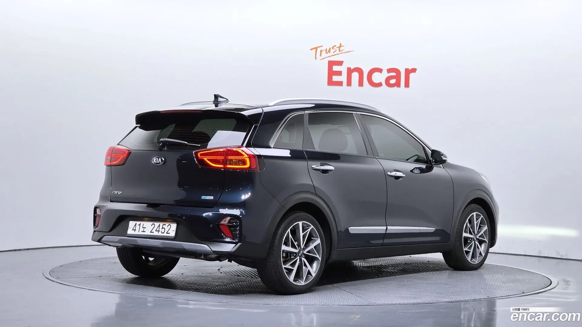 Main__Slider__Photo:Niro Kia 2019.3-1