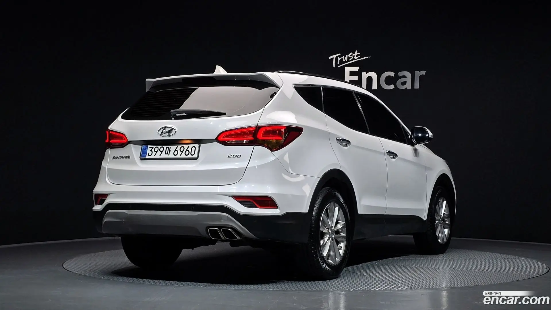 Main__Slider__Photo:Santafe Hyundai 2017.2-1