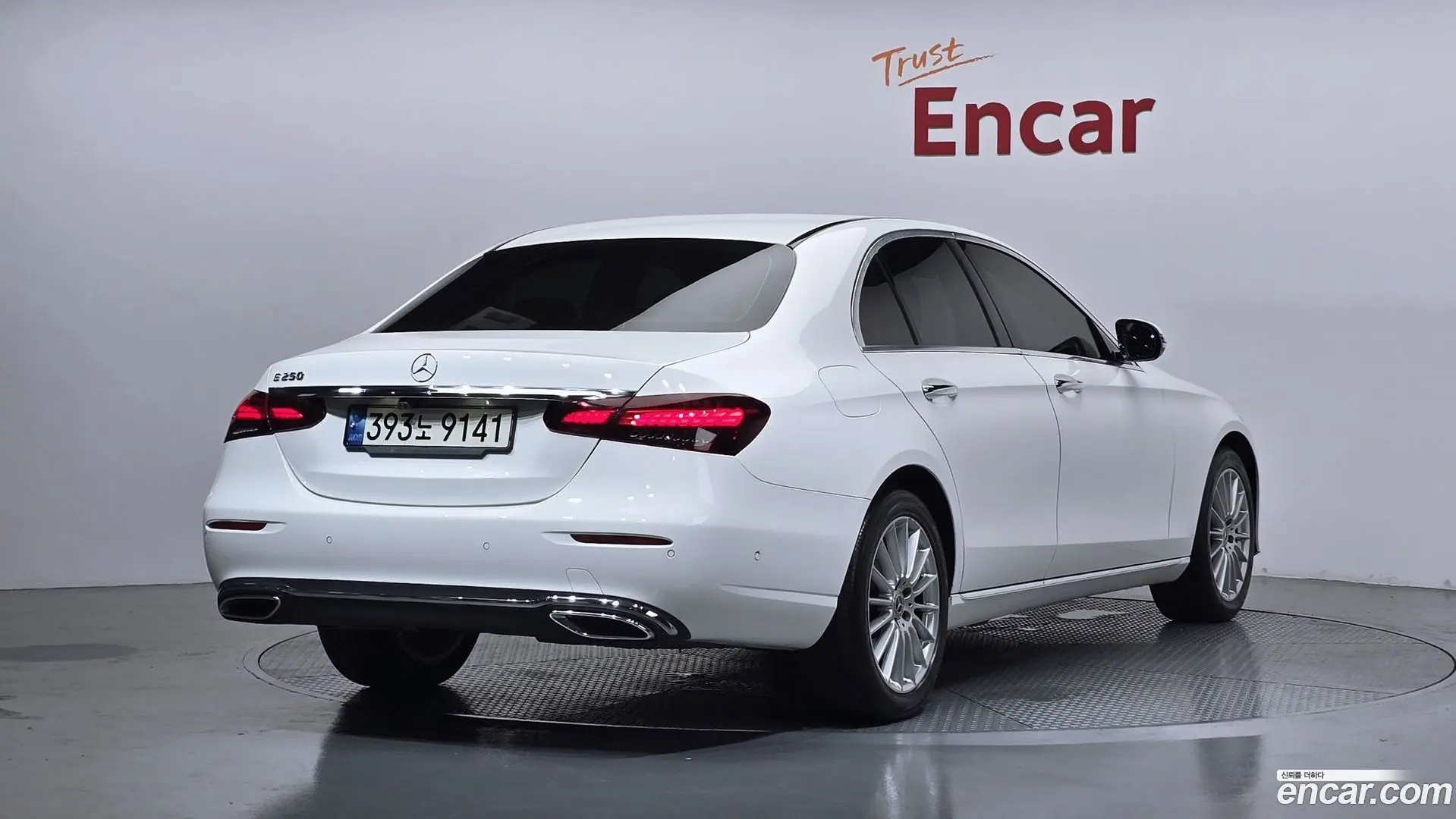 Main__Slider__Photo:E-Class Mercedes-Benz 2021.4-1