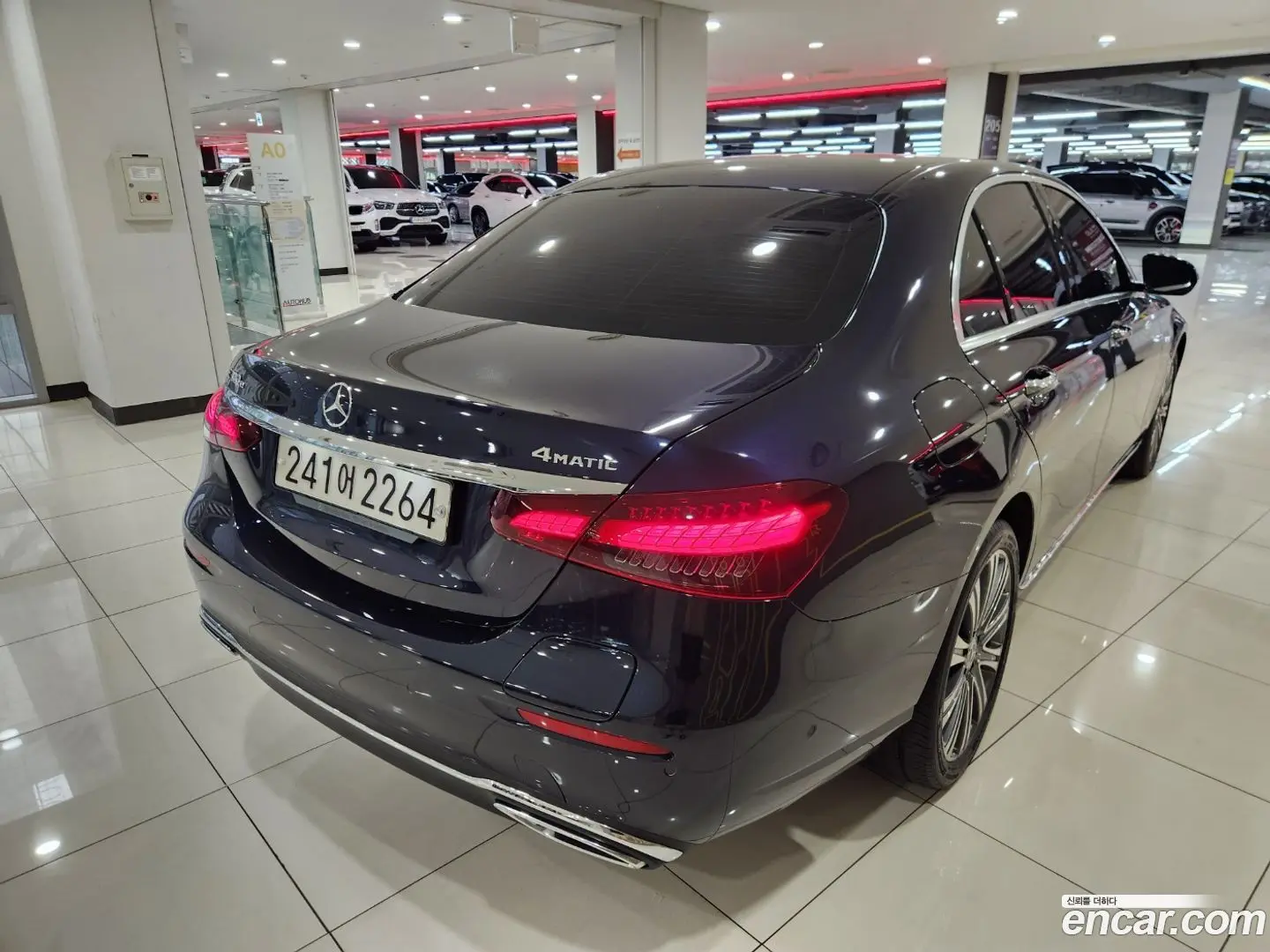 Main__Slider__Photo:E-Class Mercedes-Benz 2022.11-1