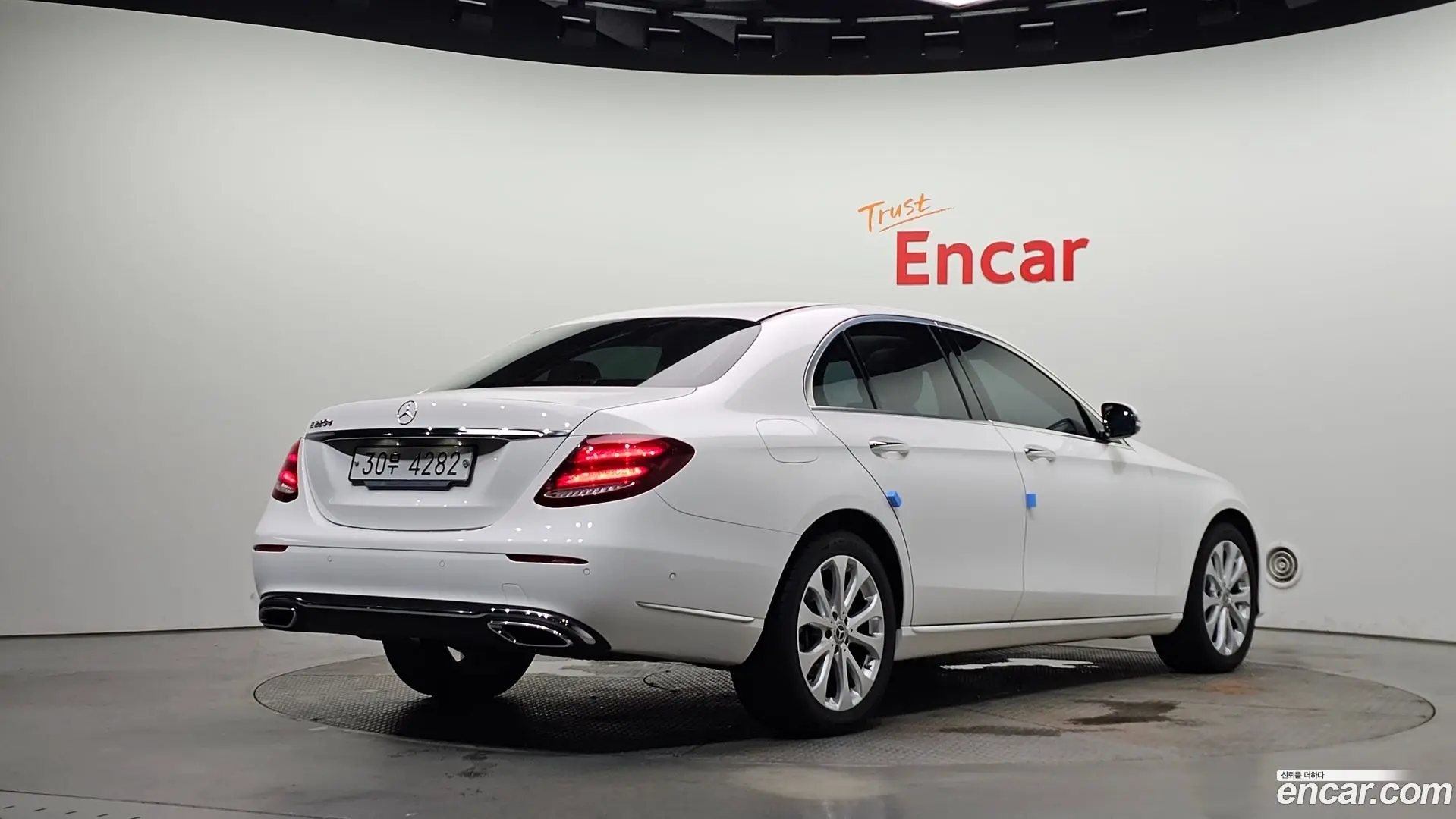 Main__Slider__Photo:E-Class Mercedes-Benz 2019.7-1