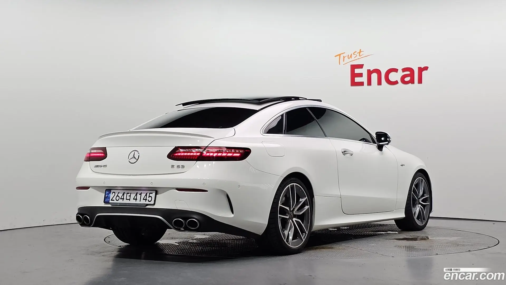 Main__Slider__Photo:E-Class Mercedes-Benz 2021.7-1