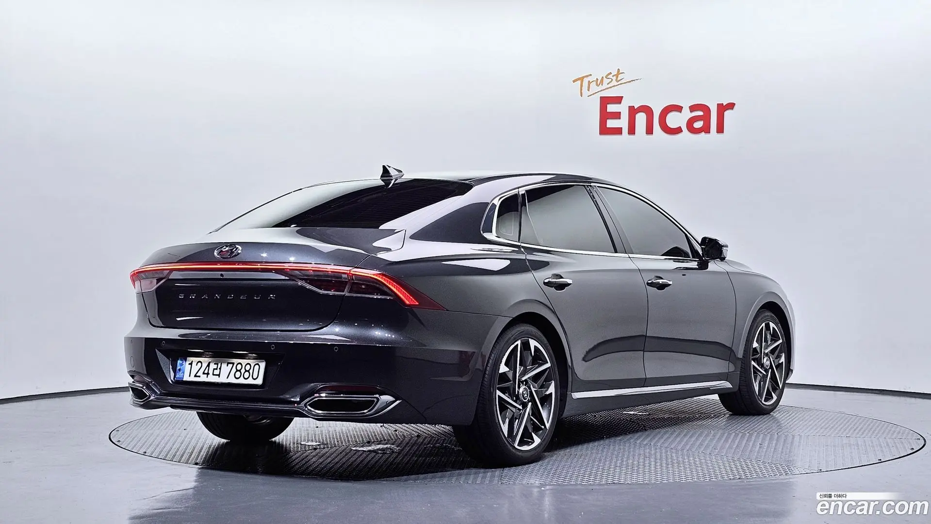Main__Slider__Photo:Grandeur Hyundai 2022.8-1