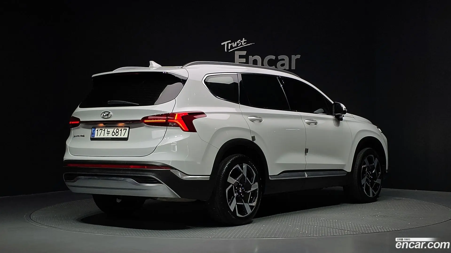 Main__Slider__Photo:Santafe Hyundai 2021.0-1