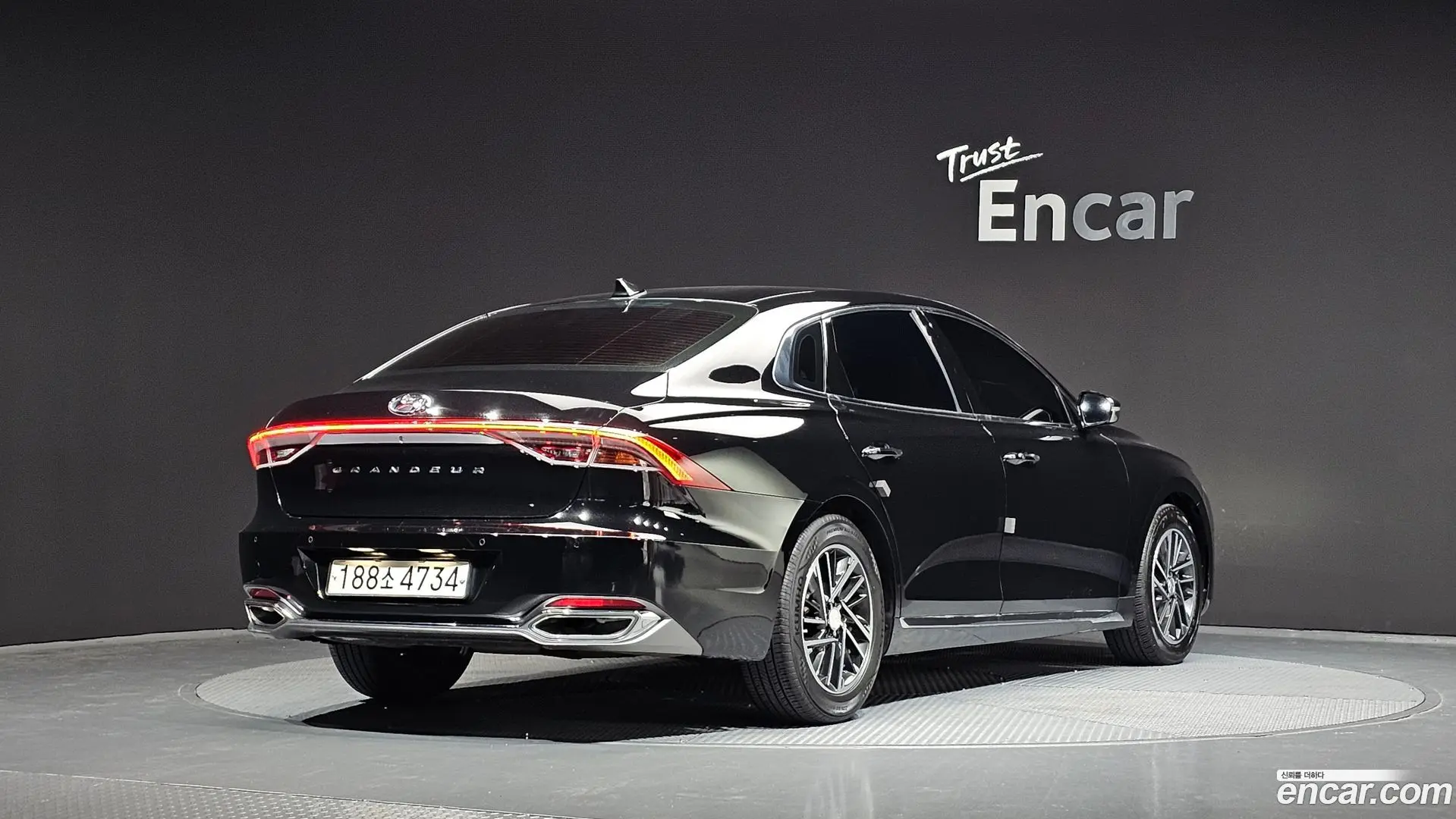 Main__Slider__Photo:Grandeur Hyundai 2021.10-1