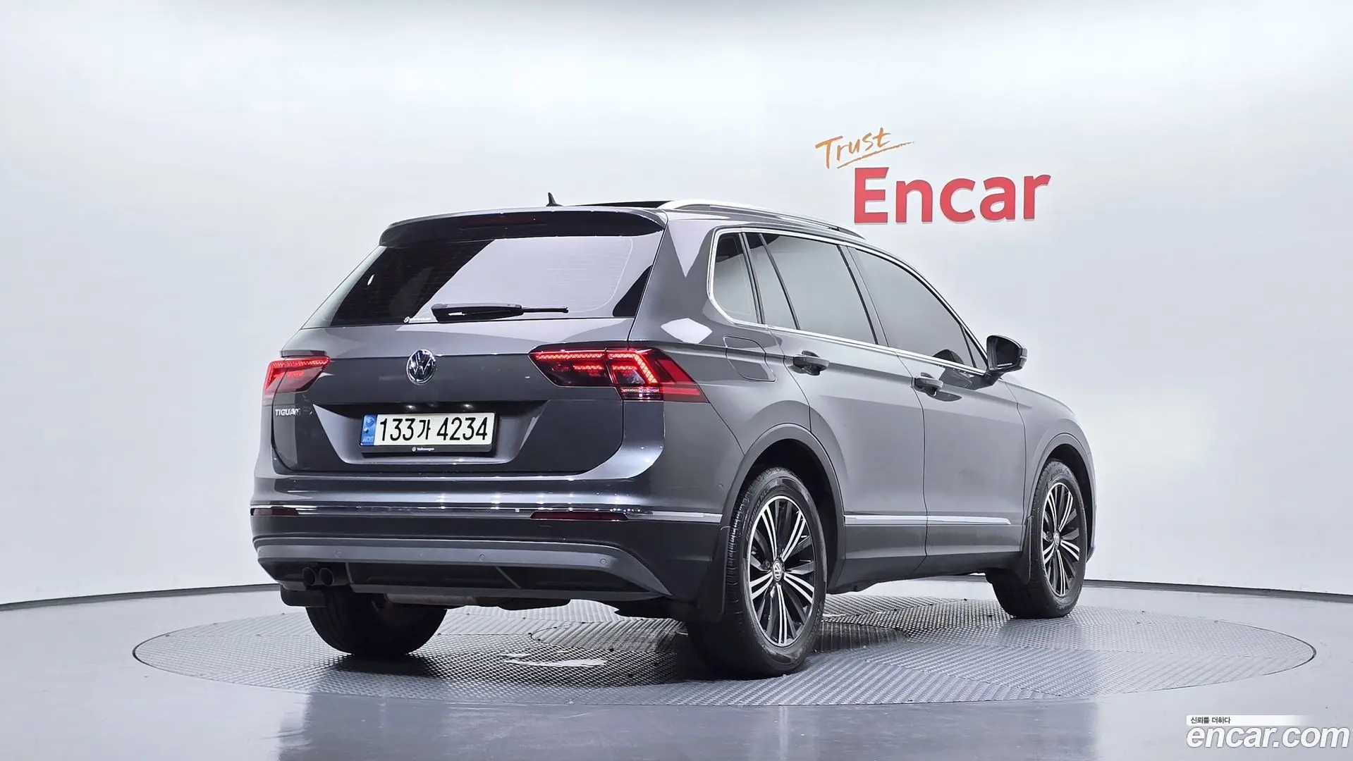Main__Slider__Photo:Tiguan Volkswagen 2020.10-1