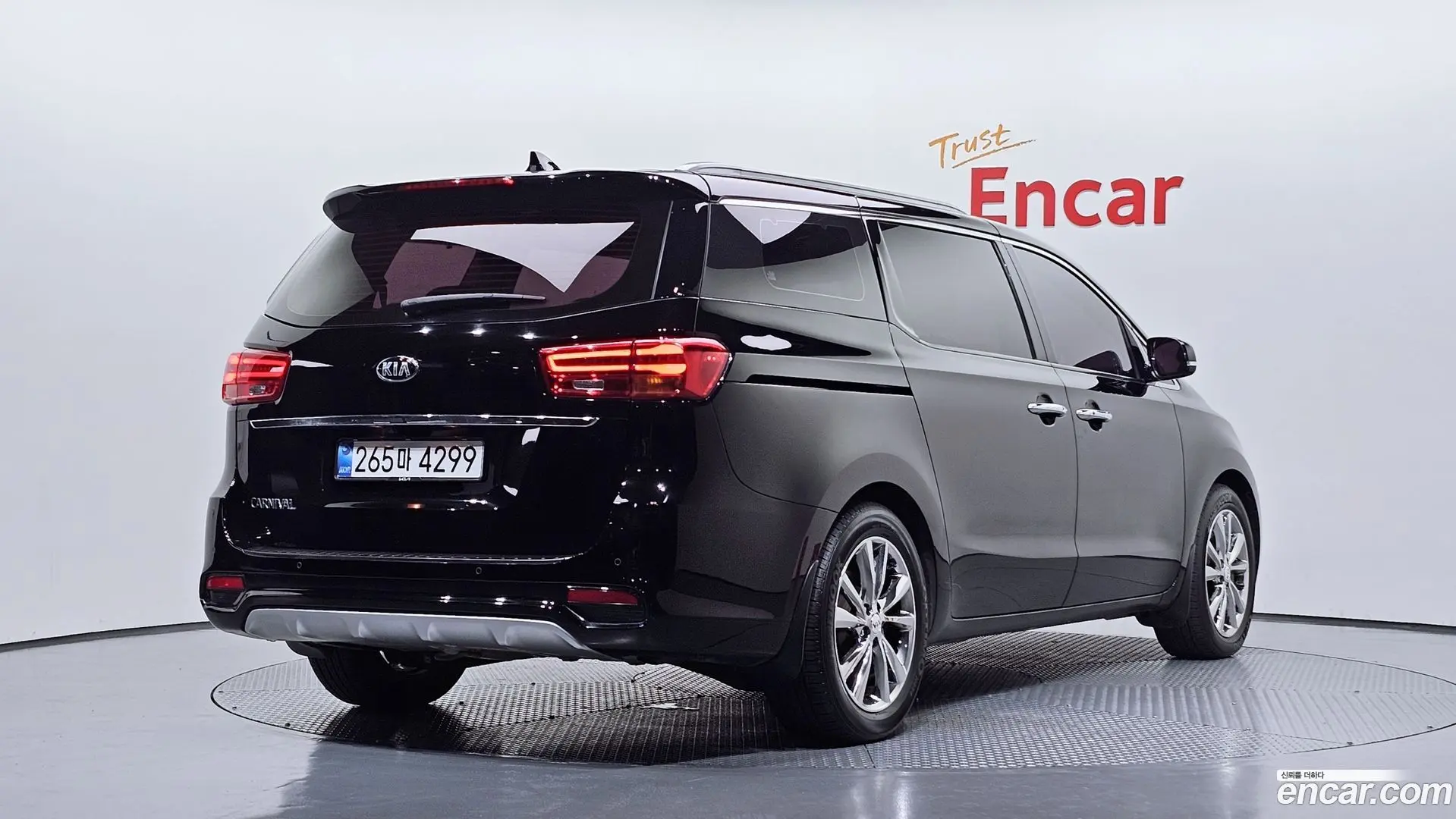 Main__Slider__Photo:Canival Kia 2019.0-1