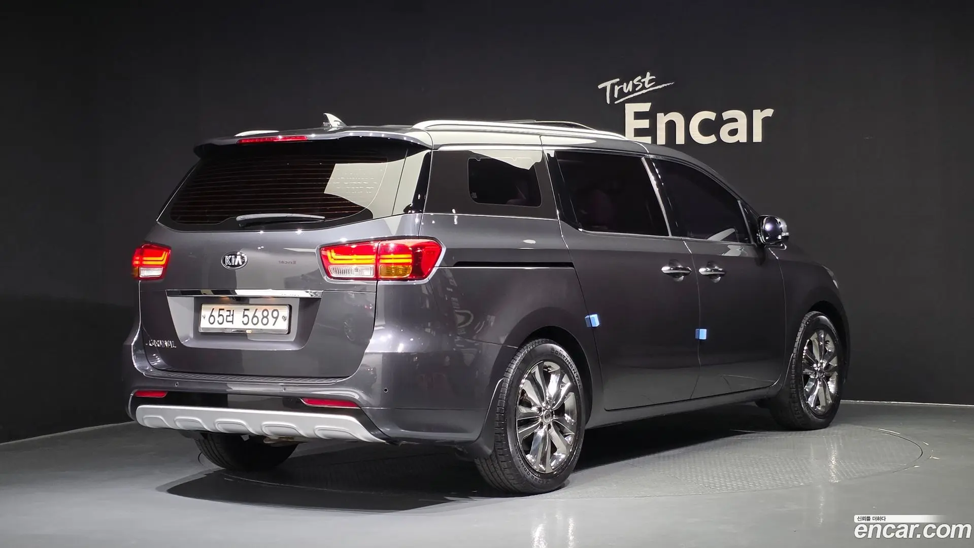 Main__Slider__Photo:Canival Kia 2017.2-1