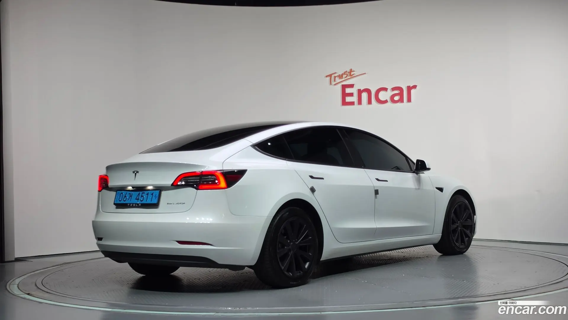 Main__Slider__Photo:Model 3 Tesla 2022.4-1