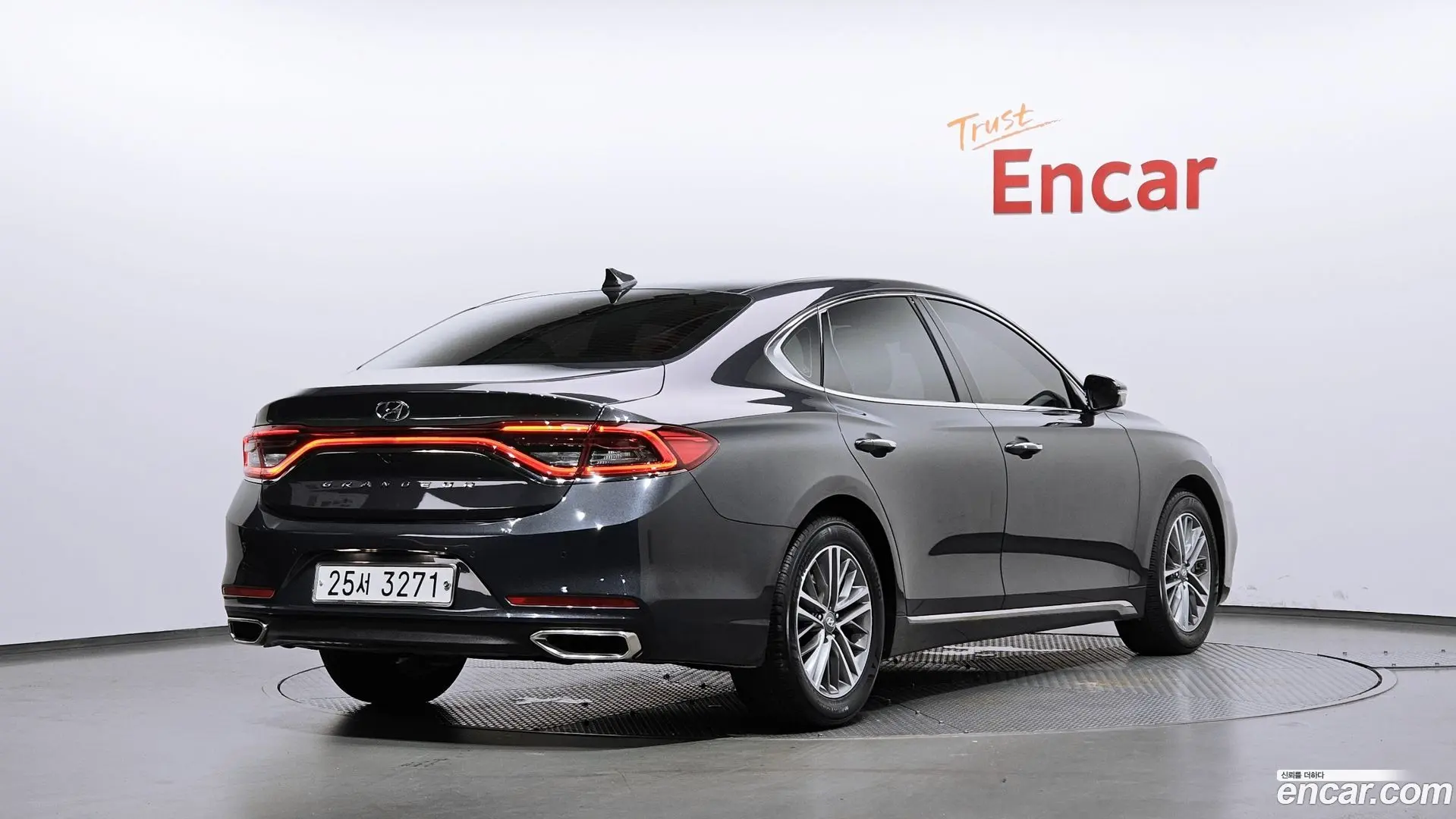 Main__Slider__Photo:Grandeur Hyundai 2018.2-1