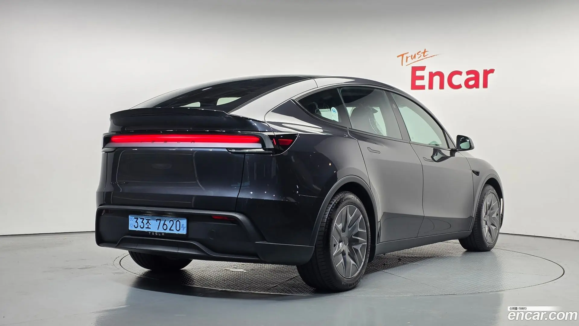 Main__Slider__Photo:Model Y Tesla 2026.7-1