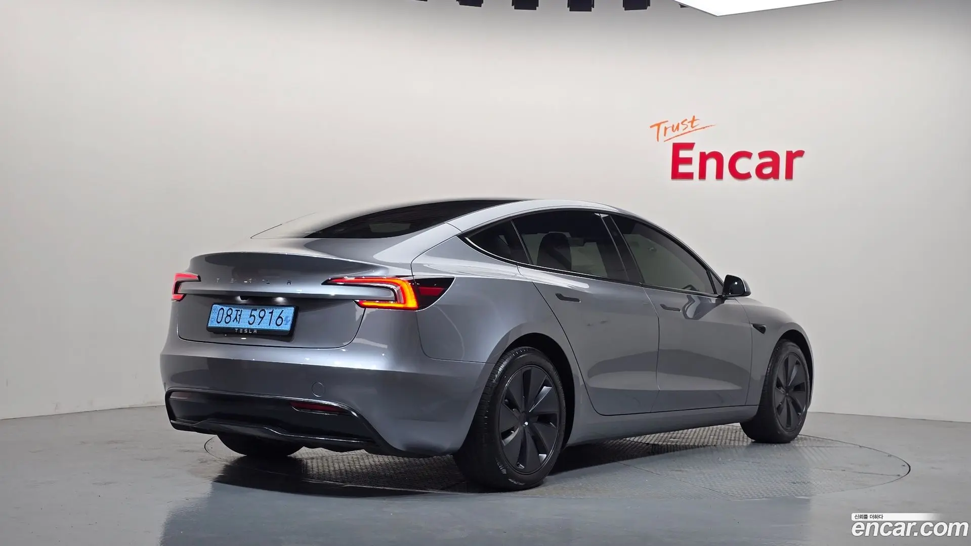 Main__Slider__Photo:Model 3 Tesla 2025.2-1