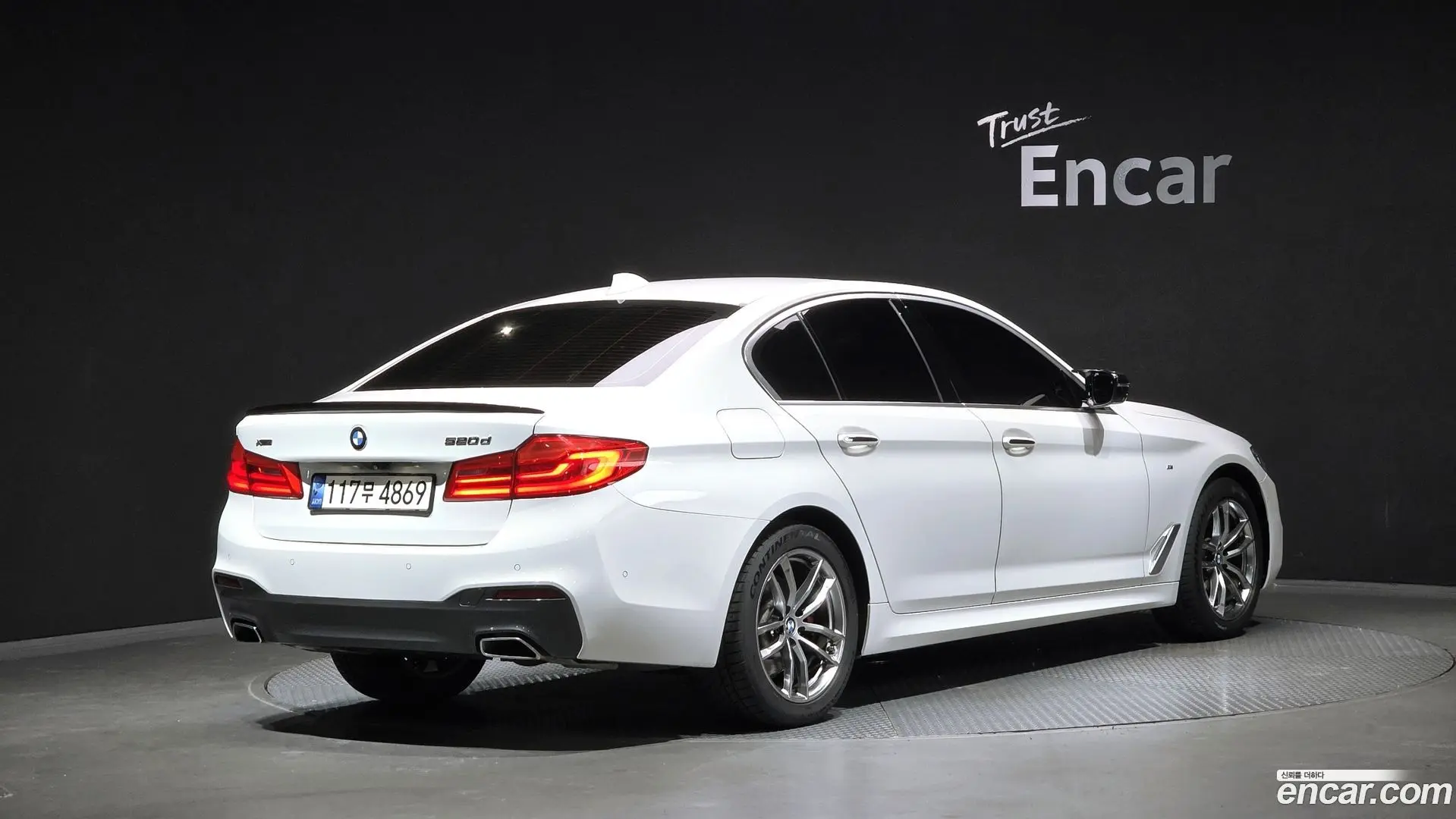 Main__Slider__Photo:5-Series BMW 2017.10-1