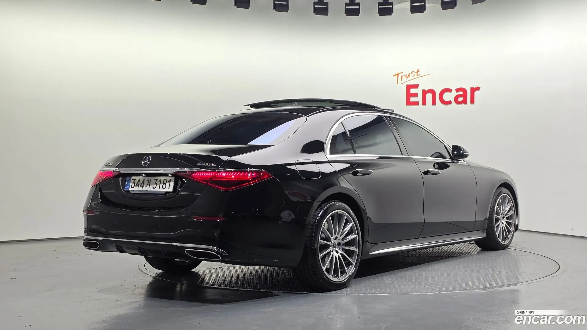 Main__Slider__Photo:S-Class Mercedes-Benz 2021.10-1