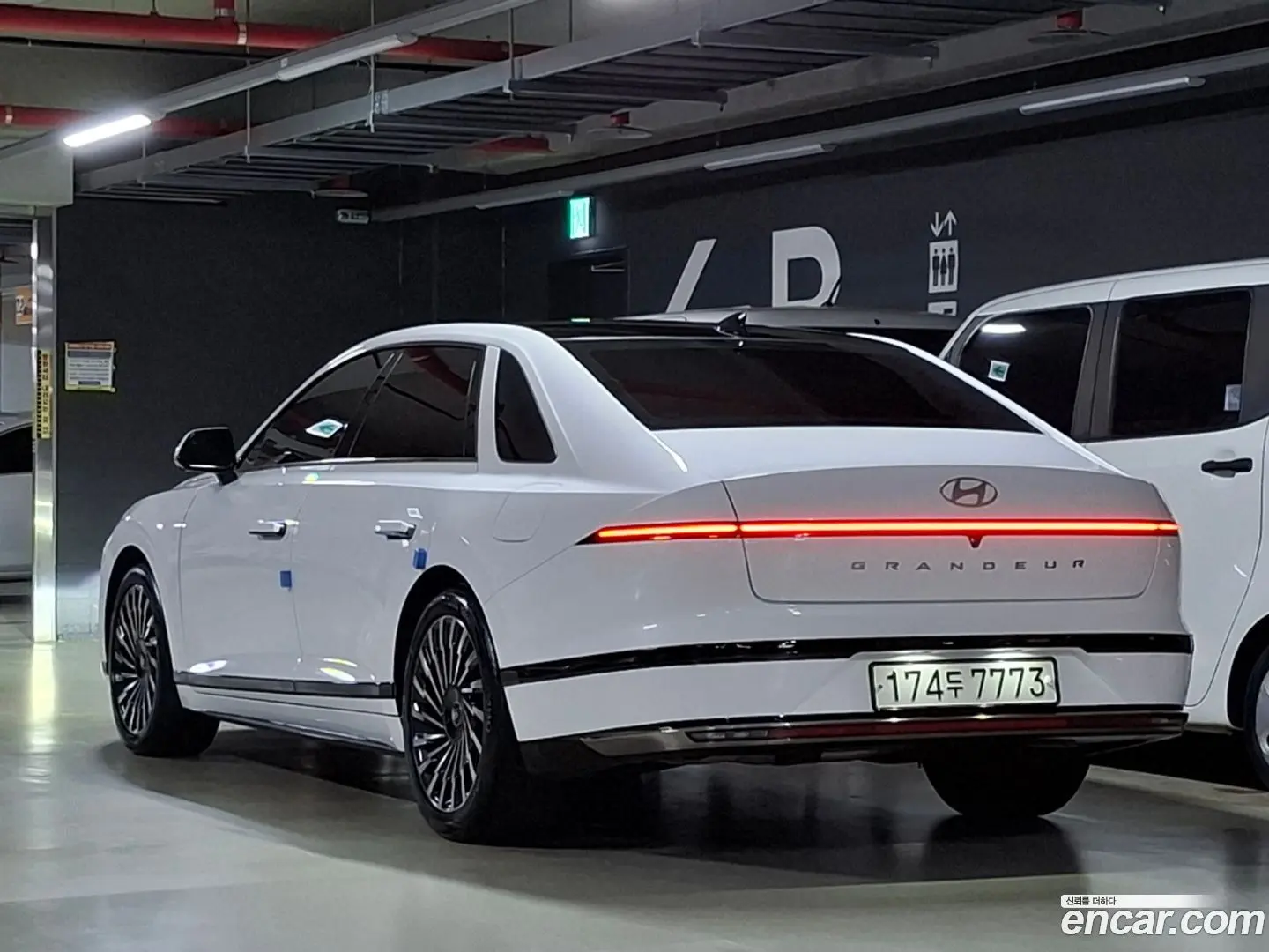 Main__Slider__Photo:Grandeur Hyundai 2022.11-1