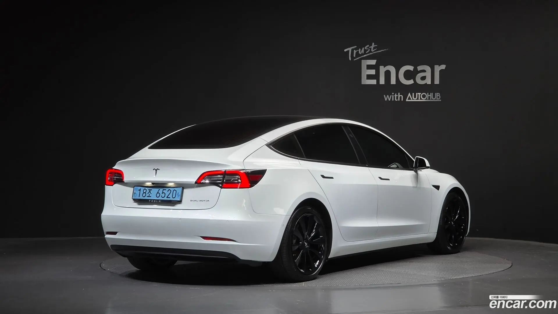Main__Slider__Photo:Model 3 Tesla 2020.2-1