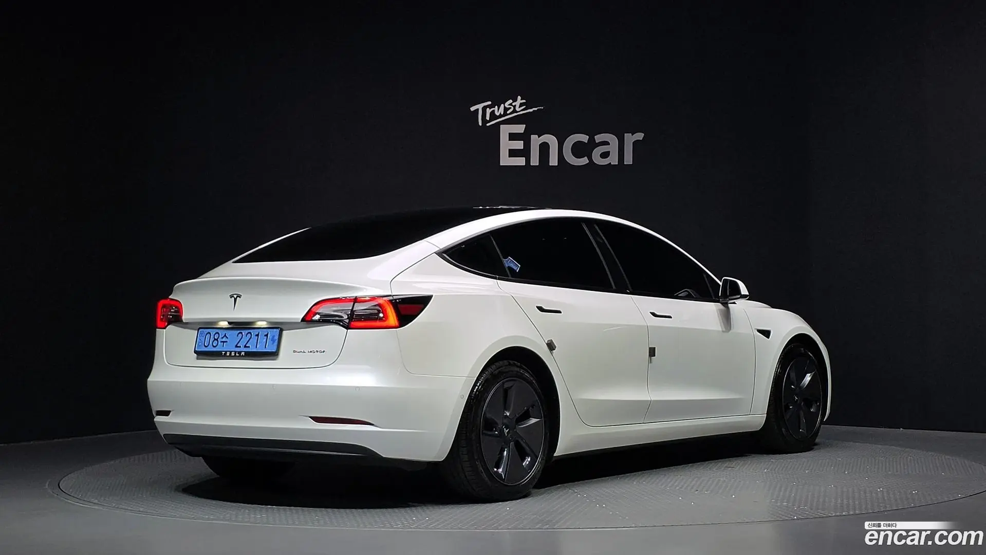 Main__Slider__Photo:Model 3 Tesla 2022.5-1