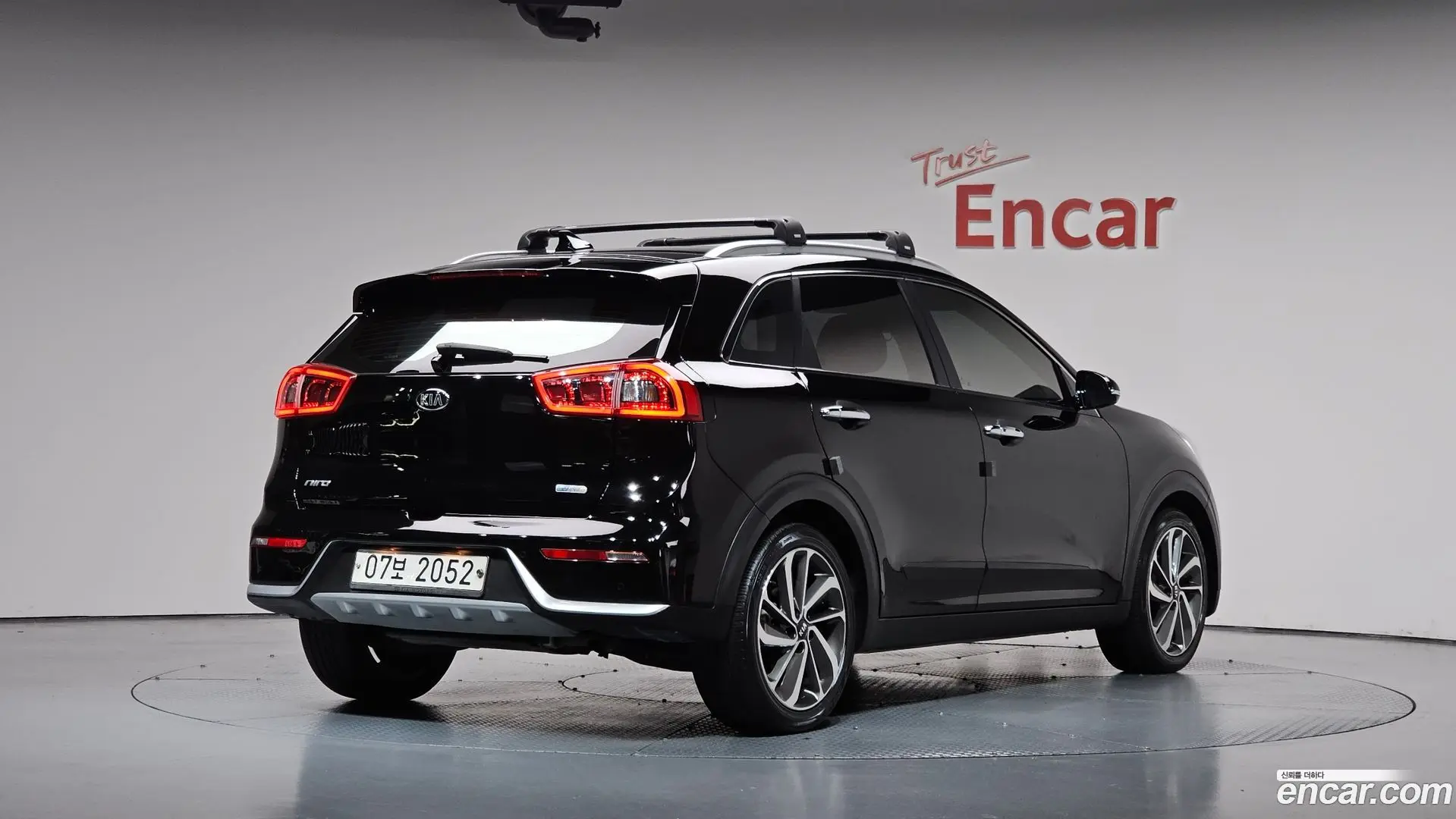 Main__Slider__Photo:Niro Kia 2017.8-1