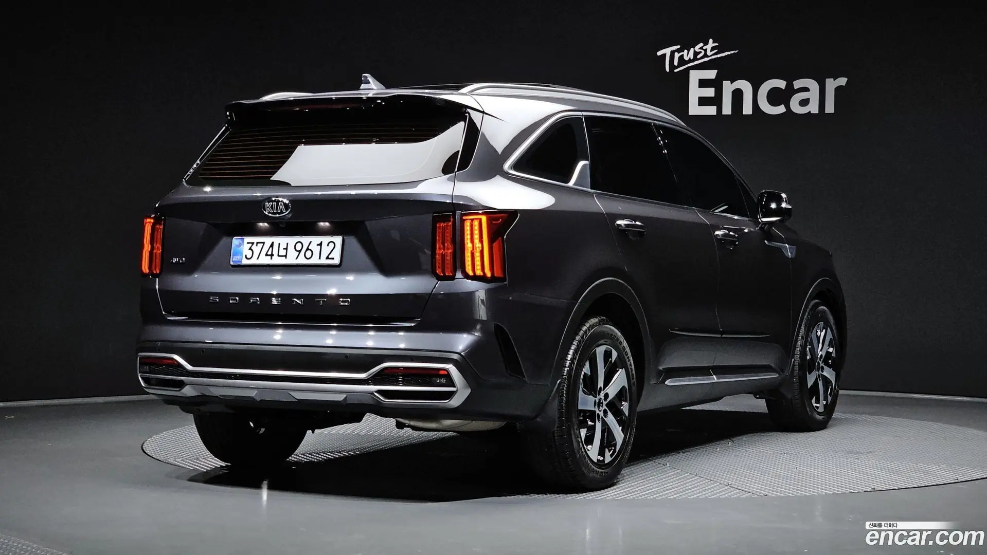 Main__Slider__Photo:Sorento Kia 2020.6-1