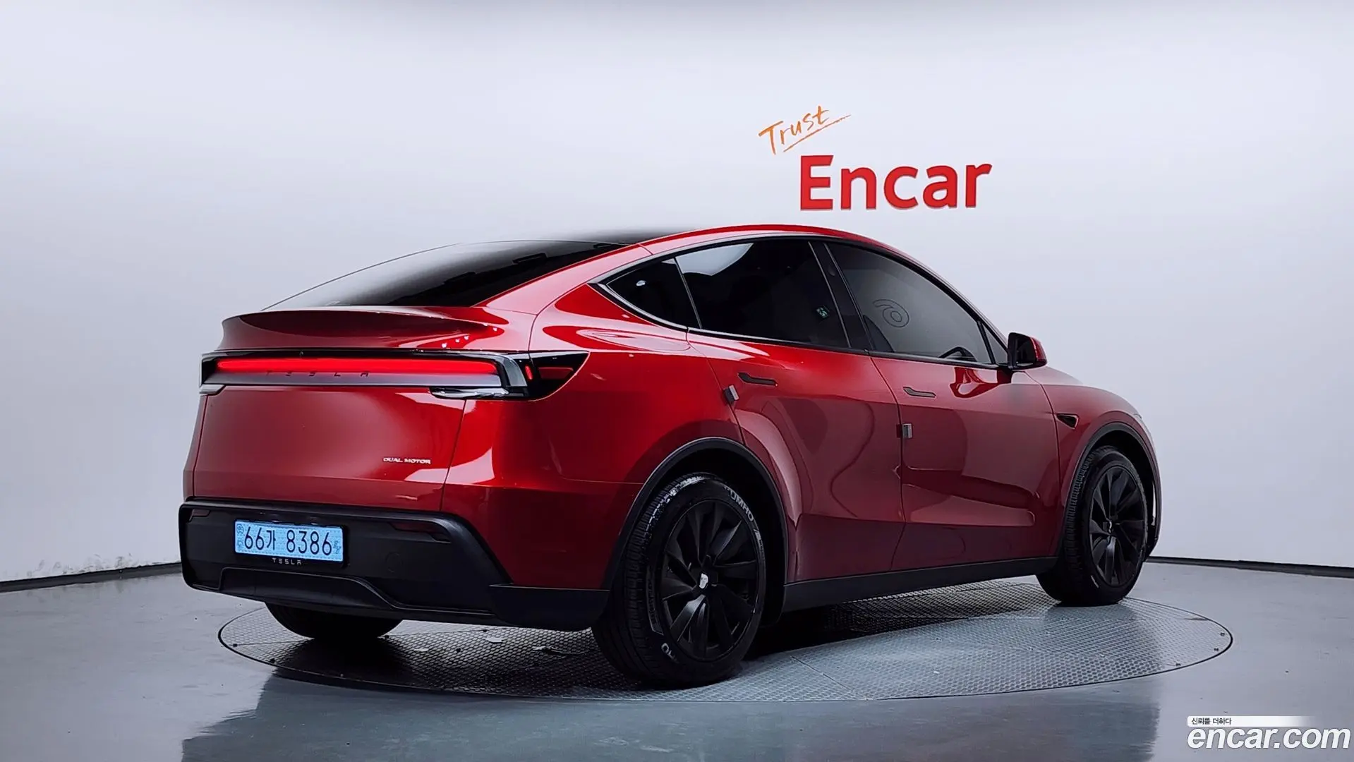 Main__Slider__Photo:Model Y Tesla 2025.7-1