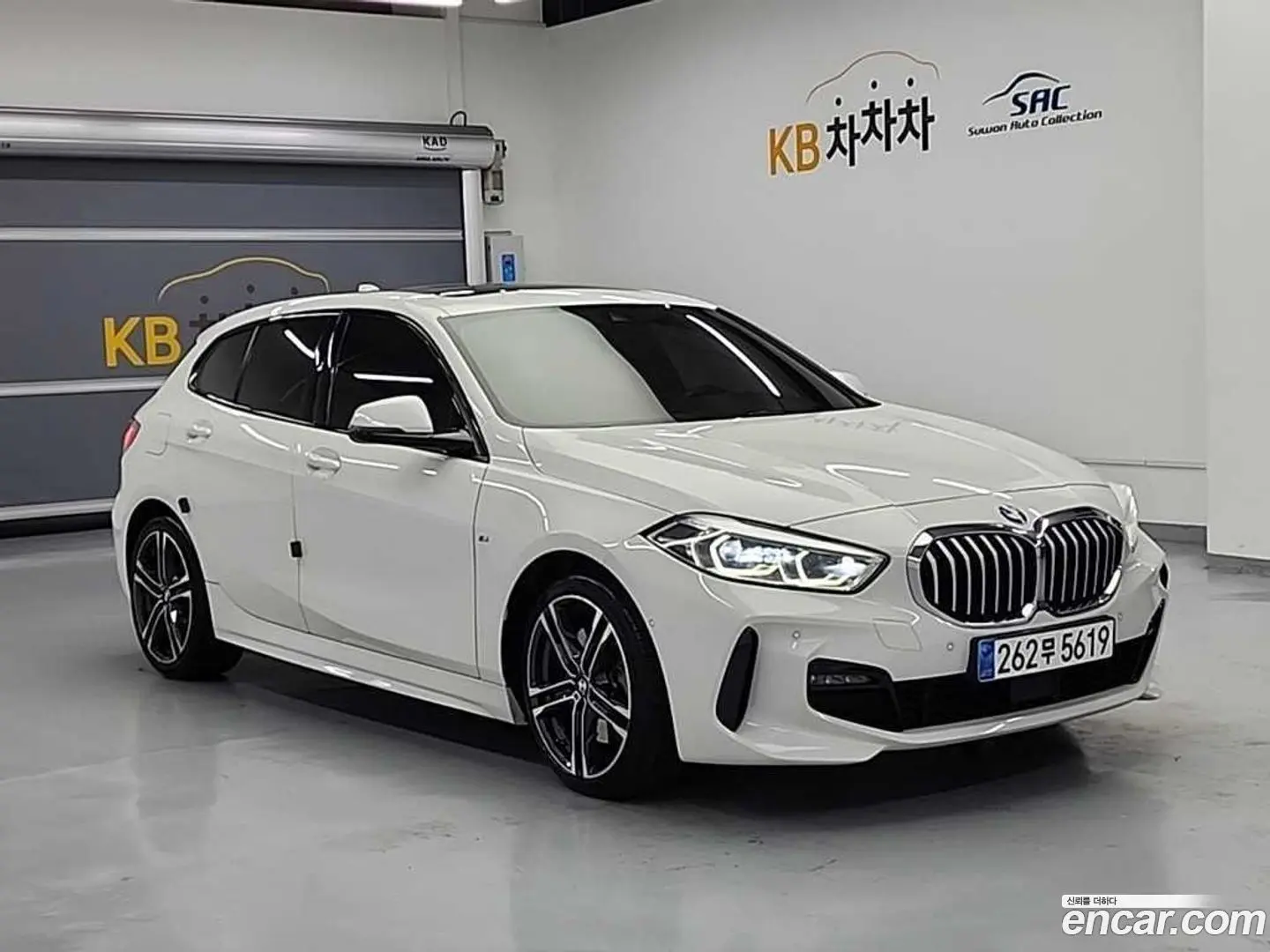 Main__Slider__Photo:1-Series BMW 2023.9-1
