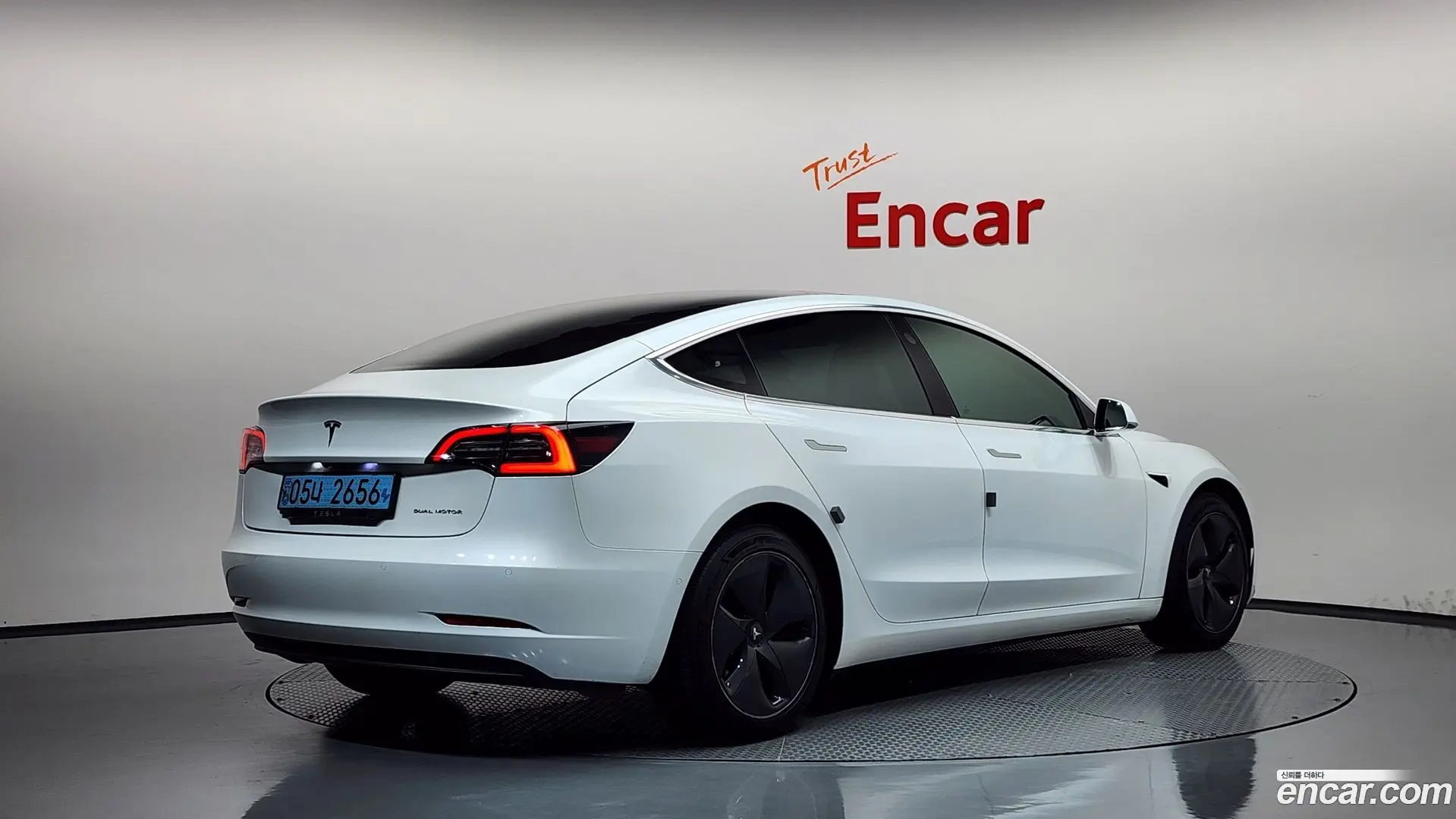 Main__Slider__Photo:Model 3 Tesla 2020.5-1
