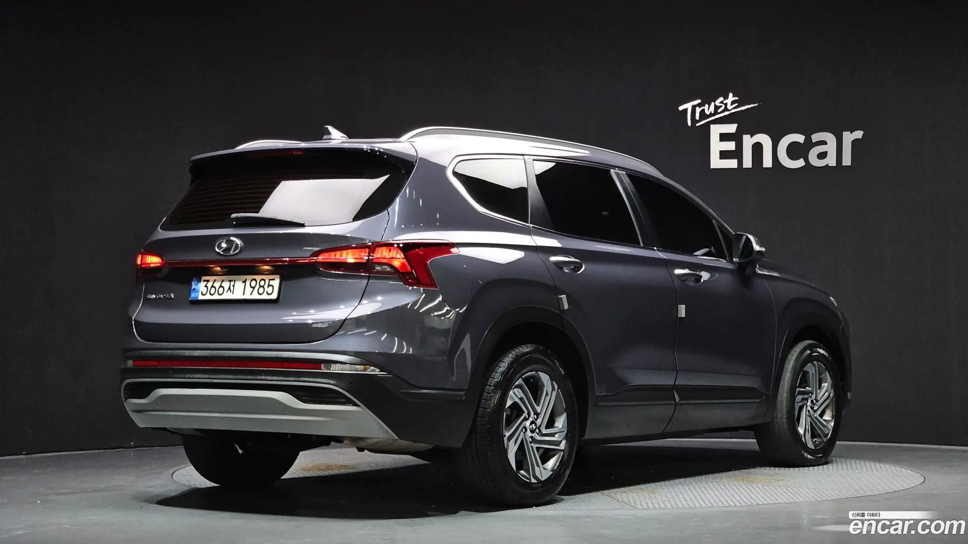 Main__Slider__Photo:Santafe Hyundai 2022.4-1