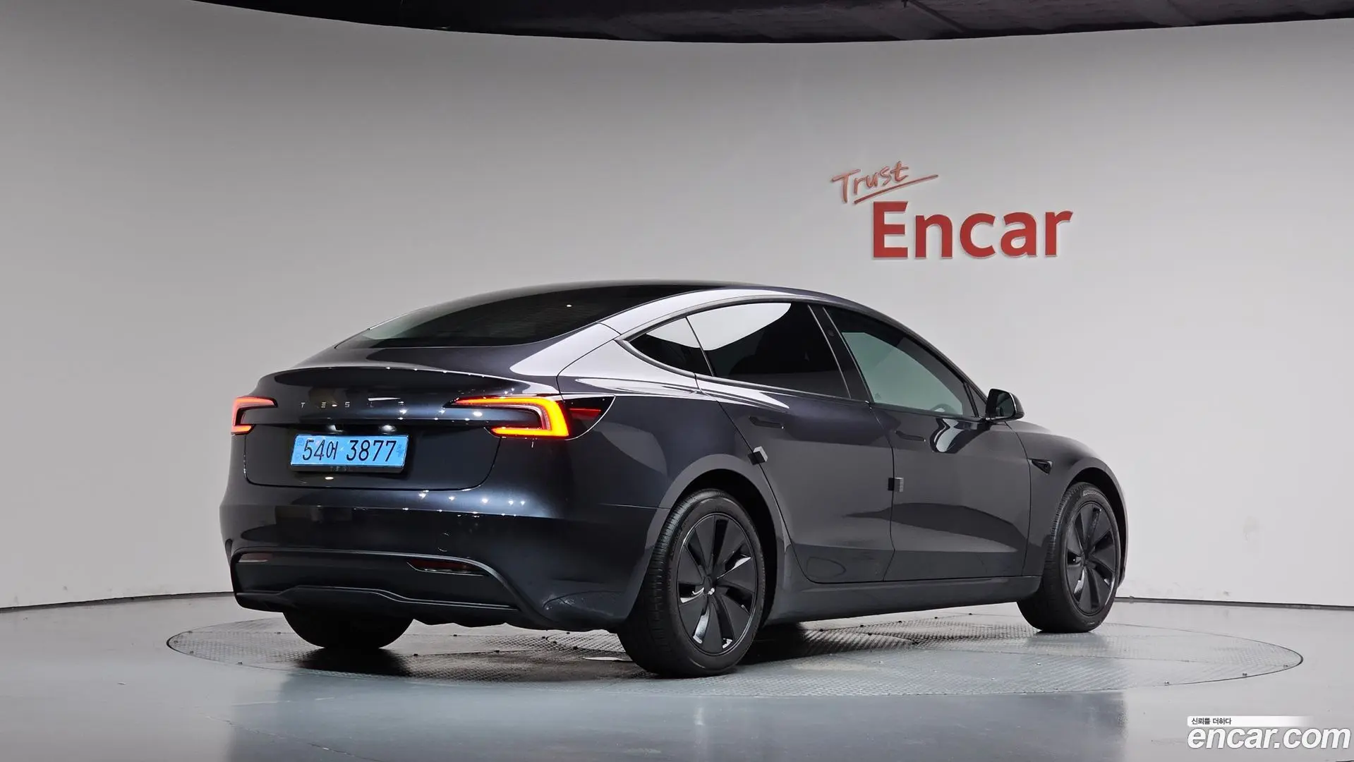Main__Slider__Photo:Model 3 Tesla 2025.2-1
