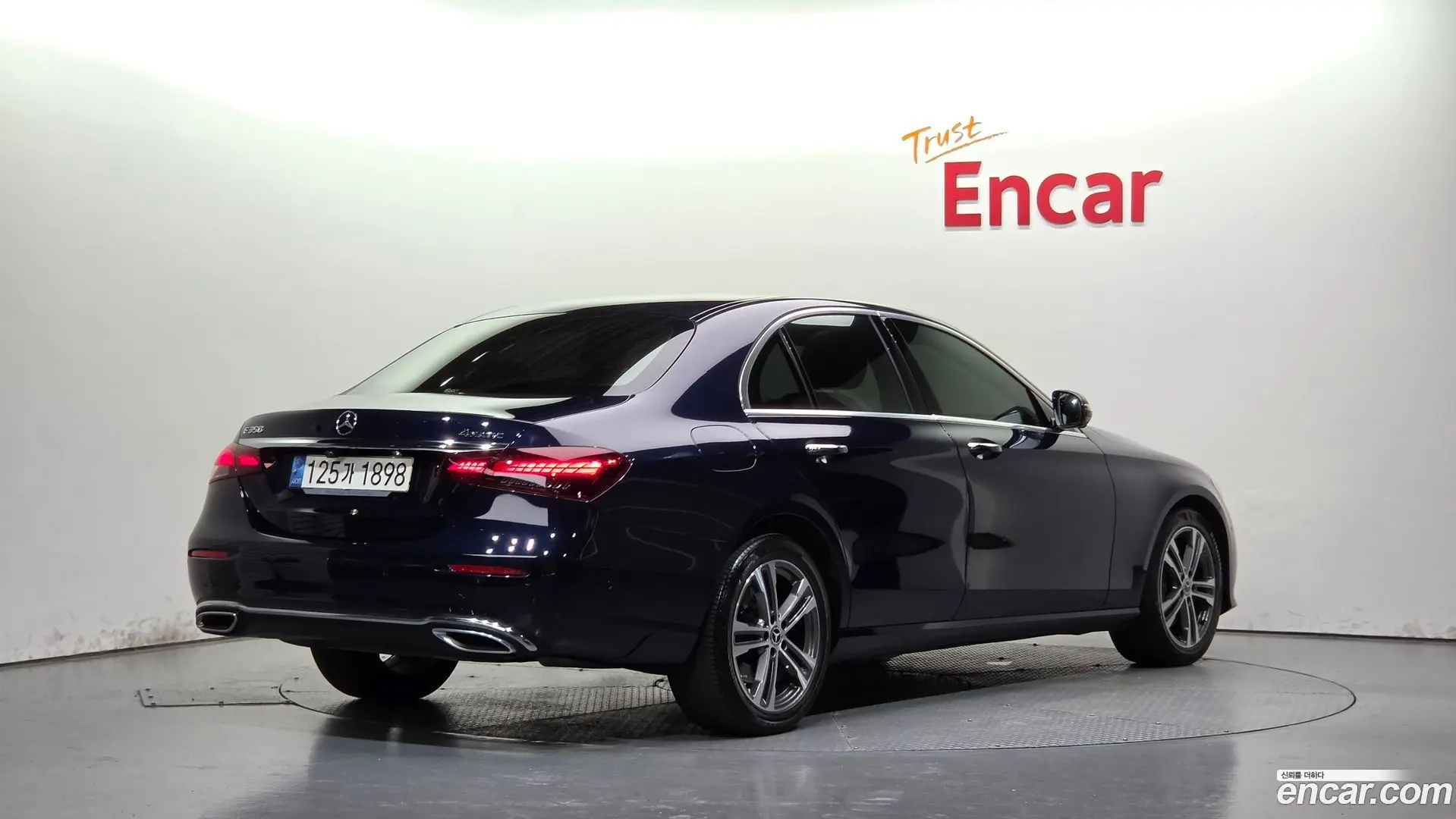 Main__Slider__Photo:E-Class Mercedes-Benz 2021.9-1