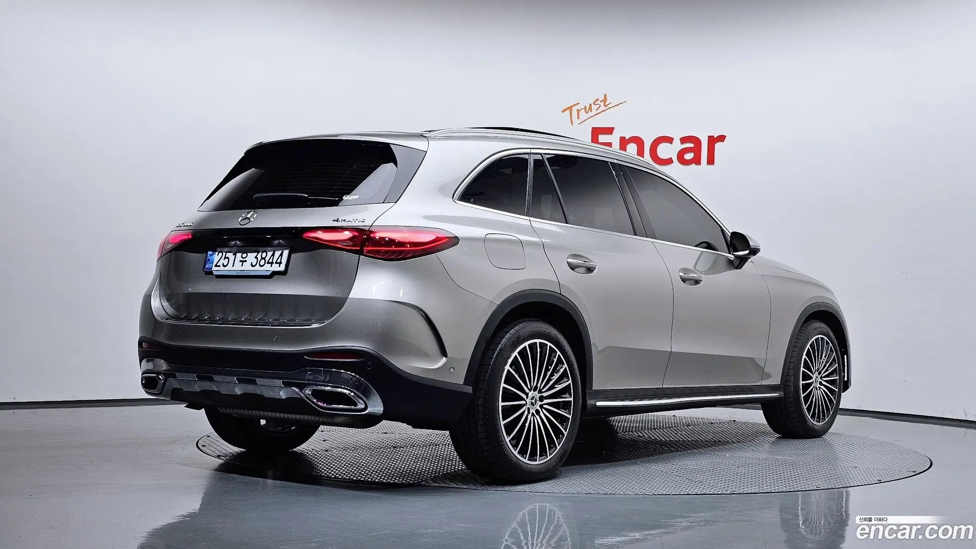 Main__Slider__Photo:GLC-Class Mercedes-Benz 2024.7-1
