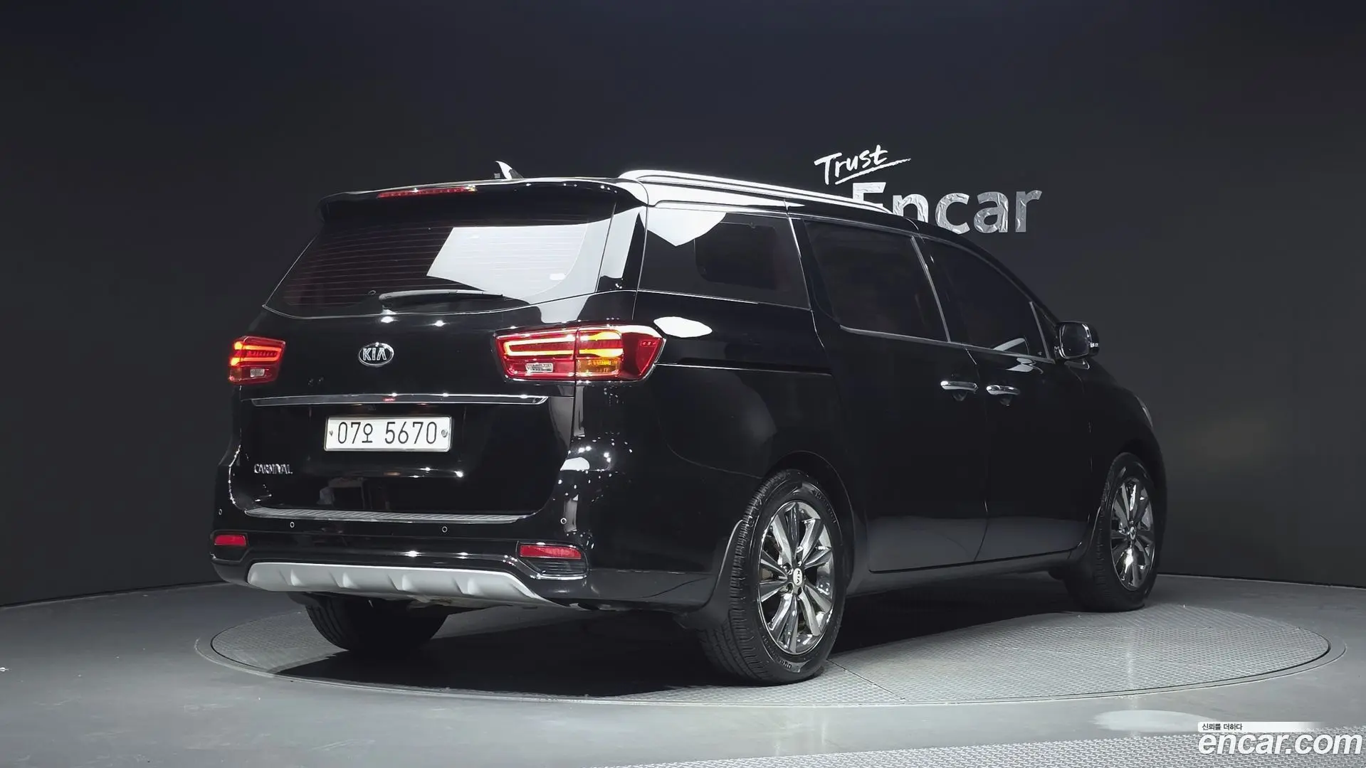 Main__Slider__Photo:Canival Kia 2018.8-1